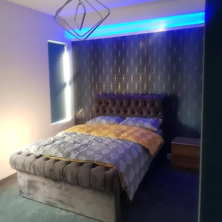 Guest house Highfields Living - Ensuite- Free Wifi- Free Local Parking *