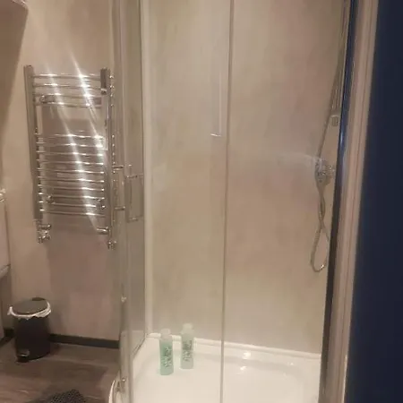 Guest house Highfields Living - Ensuite- Free Wifi- Free Local Parking *