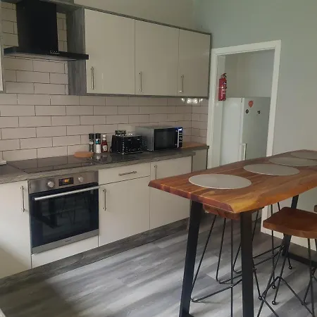 Highfields Living - Ensuite- Free Wifi- Free Local Parking