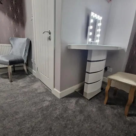 Highfields Living - Ensuite- Free Wifi- Free Local Parking Guest house